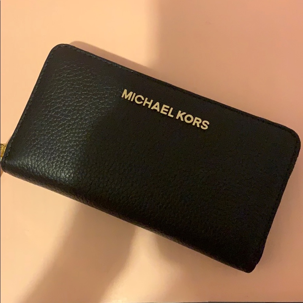 Micheal kors jet set wallet